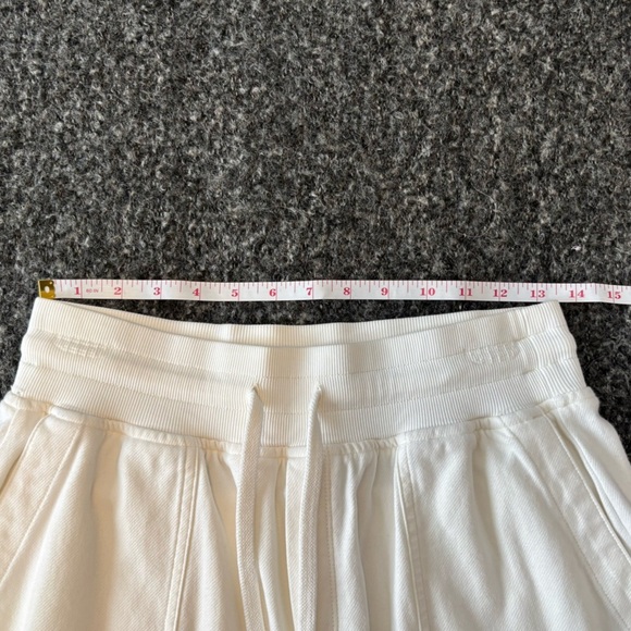 Athleta Farallon Sz XS Midi Short Organic Cotton Cream Commute Work Travel EUC - Picture 8 of 12